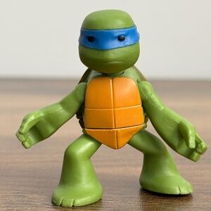 Teenage Mutant Ninja Turtles TMNT Baby Leonardo Toy Figure Posable Training